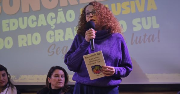No 3º Congresso de Educação Inclusiva, Luciana Genro destaca luta das famílias atípicas e importância do acolhimento