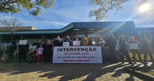 Em defesa da reabertura do Hospital de Pronto Socorro de Canoas, Luciana Genro participa de abraço simbólico à instituição