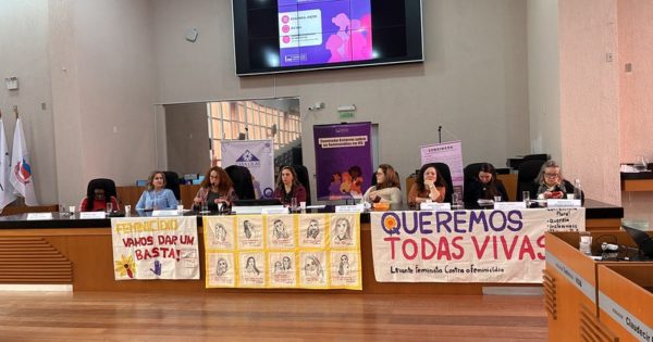Gravataí: Em audiência pública, Comissão Externa sobre feminicídios avalia serviços de combate à violência contra as mulheres