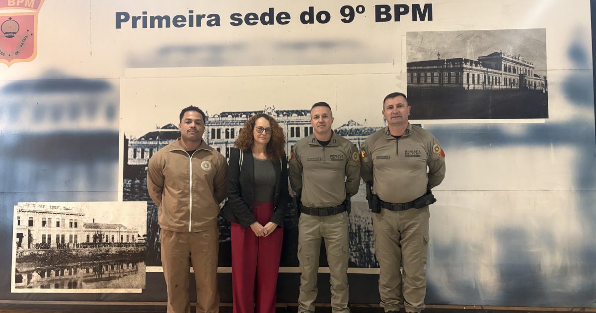 Luciana Genro visitou o 9º BPM, onde está detido o soldado Salles (à esquerda na foto).