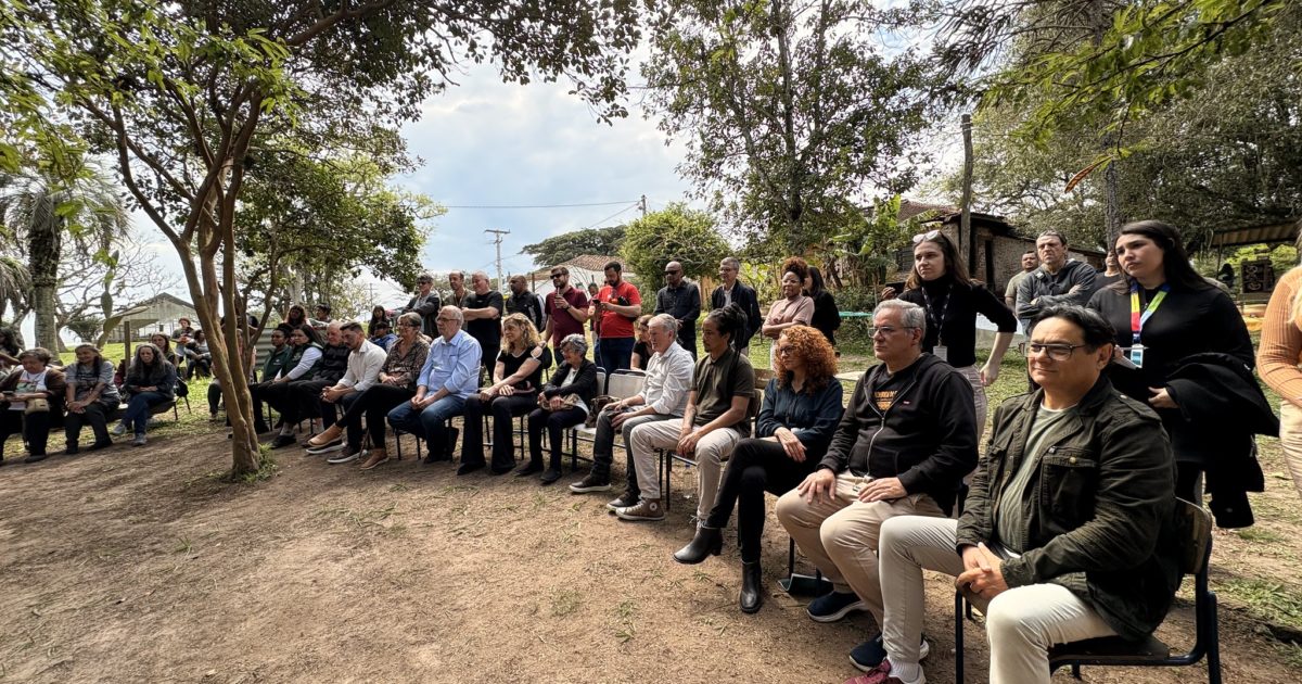 Luciana Genro foi uma das parlamentares que esteve na área nesta segunda-feira.