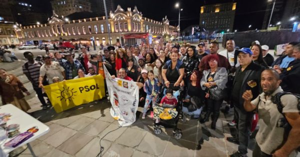 No Largo Glênio Peres e com forte presença da categoria, Luciana Genro oficializa Frente Parlamentar em Defesa dos Camelôs, Ambulantes e Feirantes