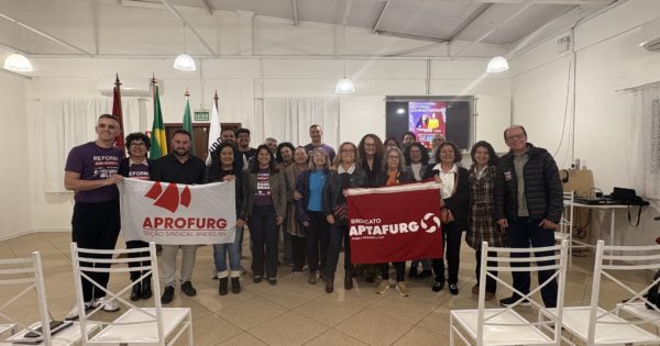 Luciana Genro debate desafios da conjuntura política e a reforma administrativa em evento com sindicatos da FURG