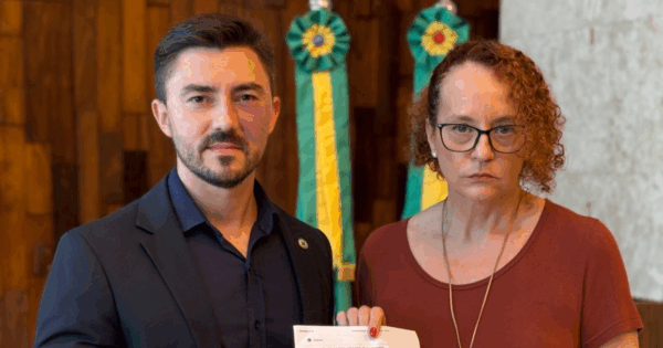 Deputados estaduais Adão Pretto e Luciana Genro são ameaçados de morte