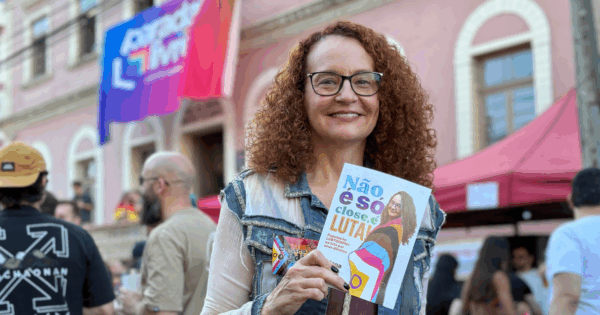 Luciana Genro participa da 5ª Parada Livre de Lajeado e anuncia emenda de R$ 100 mil para saúde mental