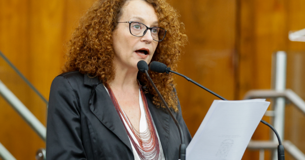 Luciana Genro promove audiência pública para debater adoecimento e sobrecarga de trabalho de servidores do MP-RS