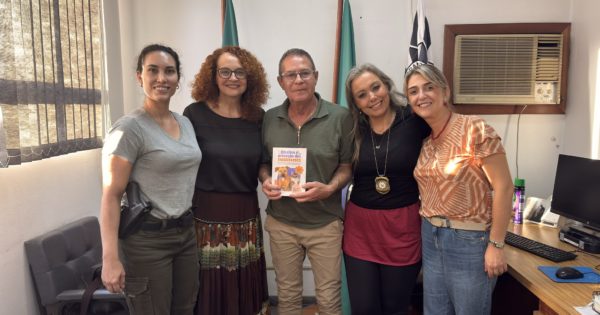 Luciana Genro visita “Delegacia Amiga dos Animais” e anuncia emenda para combater precariedade estrutural