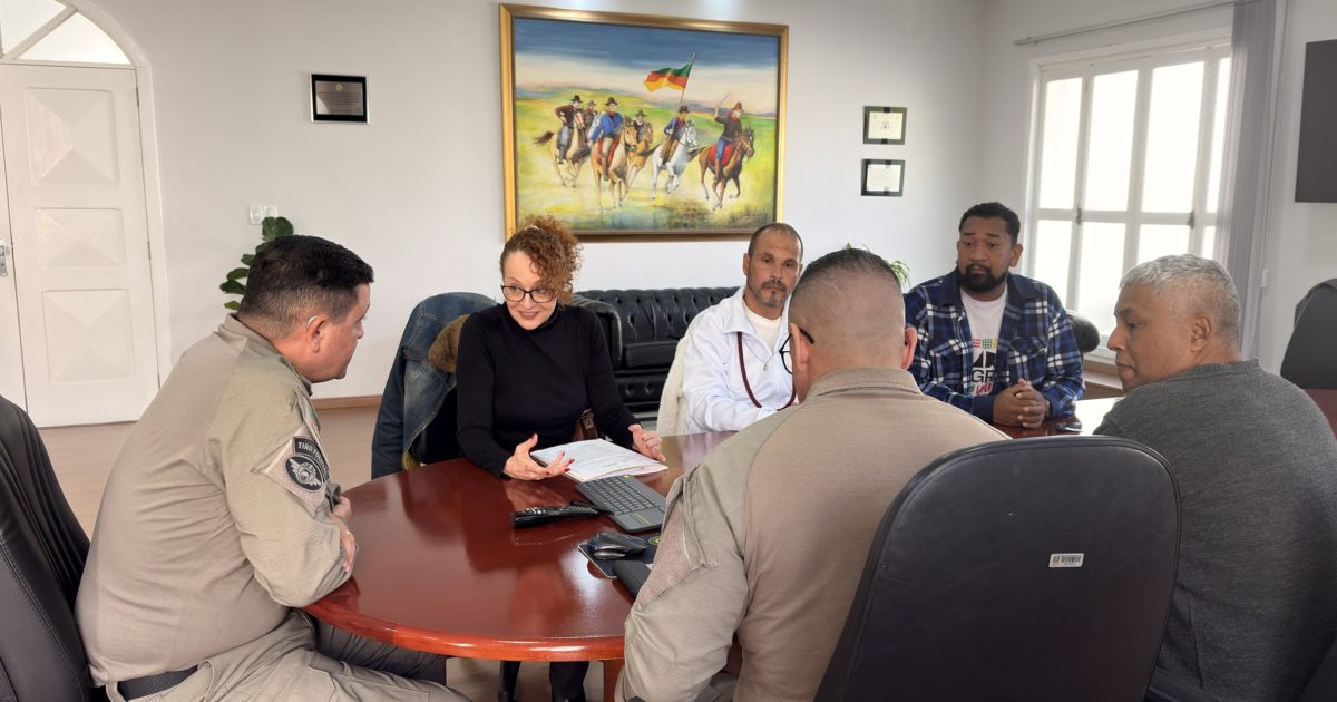 Comandante-Geral, Coronel Luigi, recebeu Luciana Genro em seu gabinete.