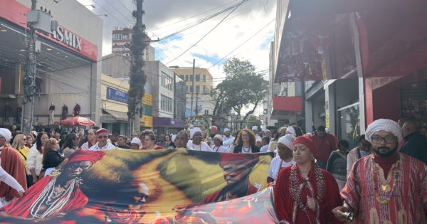 Luciana Genro participa da Festa do Bará de Pelotas e celebra avanço de projeto de lei