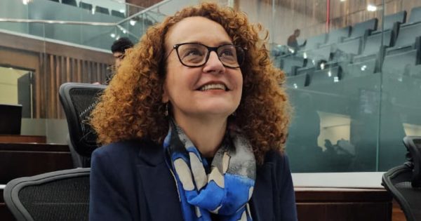 Projeto de Luciana Genro que derruba cláusula de barreira em concursos do estado é aprovado por unanimidade na Assembleia