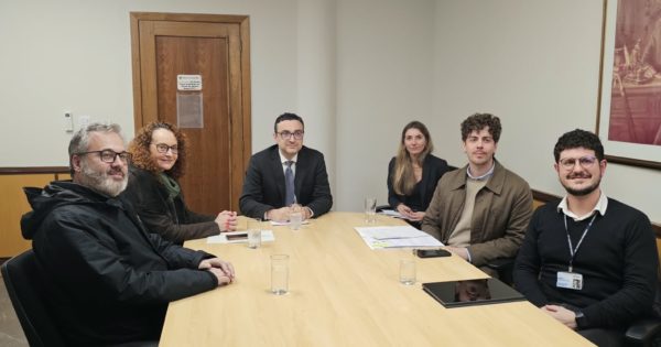 Luciana Genro avança na cobrança pelo cumprimento da lei que reconhece educadoras infantis como professoras