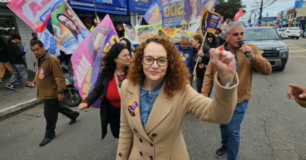 Com voto favorável de Luciana Genro, PEC da Data-Base é aprovada na CCJ